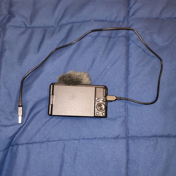 Black Sony ZV1 vlogging camera with mic - Picture 3 of 4